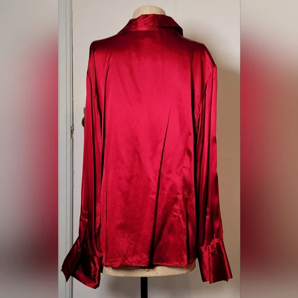 Charter Club silk red long-sleeved shirt.Size 18W. Cloth covered buttons. Pleats - Picture 2 of 5
